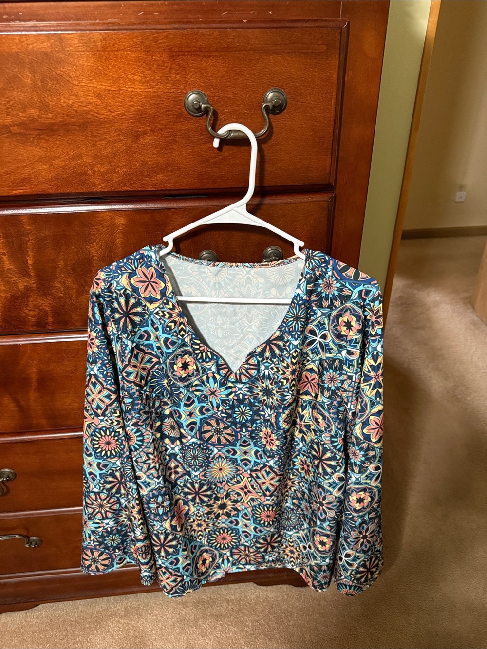 Women's V-Neck Long Sleeve Printed Top in Teal Multi